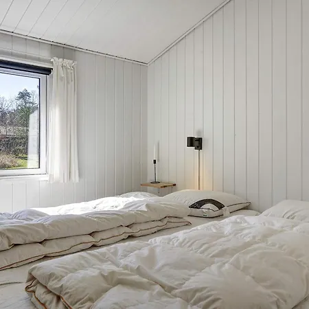 4 Star In Nexo Snogebæk