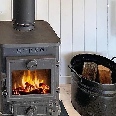 4 Star In Nexo Snogebæk