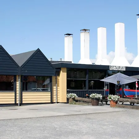 4 Star In Nexo * Snogebæk