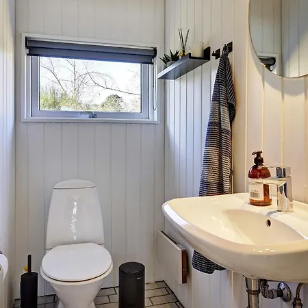 4 Star In Nexo Snogebæk